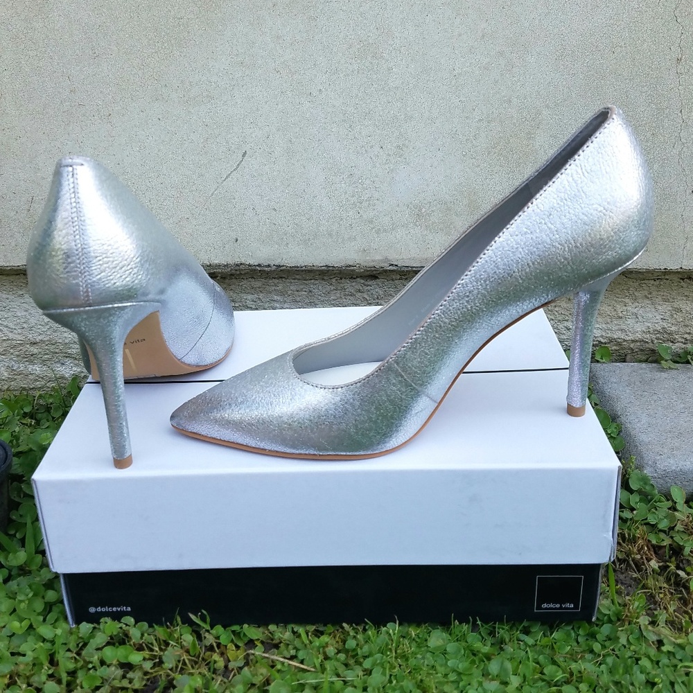 Gorgeous Dolce Vita Silver Pebbled Leather Heels - Picture 5 of 8